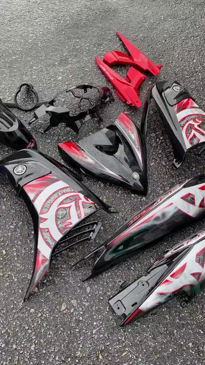 COVERSET VERSION VELOZI LC 135 LC135 V2 HITAM BATIK SMOKE MERAH RED STRIPE TAMPAL KILANG FREE EMBLEM