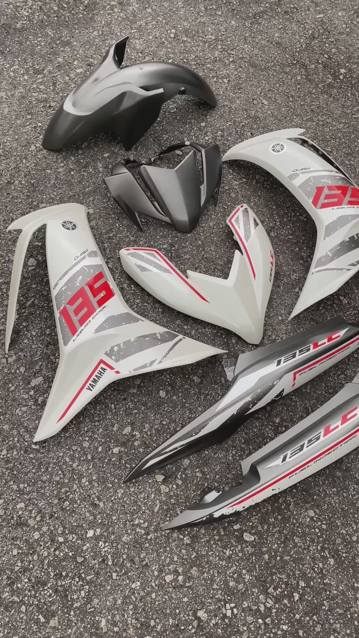 MOTORCYCLE COVERSET BODYSET LC135 LC V8 SILKY CRYSTAL WHITE GREY MATT L8-S-5 FUEL INJECTION FI YAMAHA SIAP TAMPAL VELOZI