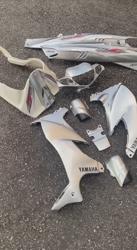 COVERSET ORIGINAL HLY YAMAHA 125 125Z 125ZR SILVER DIAMOND STRIPE/STICKER SIAP TAMPAL PERCUMA EMBLEM HONG LEONG YAMAHA
