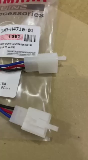 SOCKET FLASH LIGHT CONVERTER SOKET WAJIB UTK TUKAR LAMPU SIGNAL LC V2/V3 KEPADA LC V4-V7 ORIGINAL YAMAHA HLY PNP ONLY