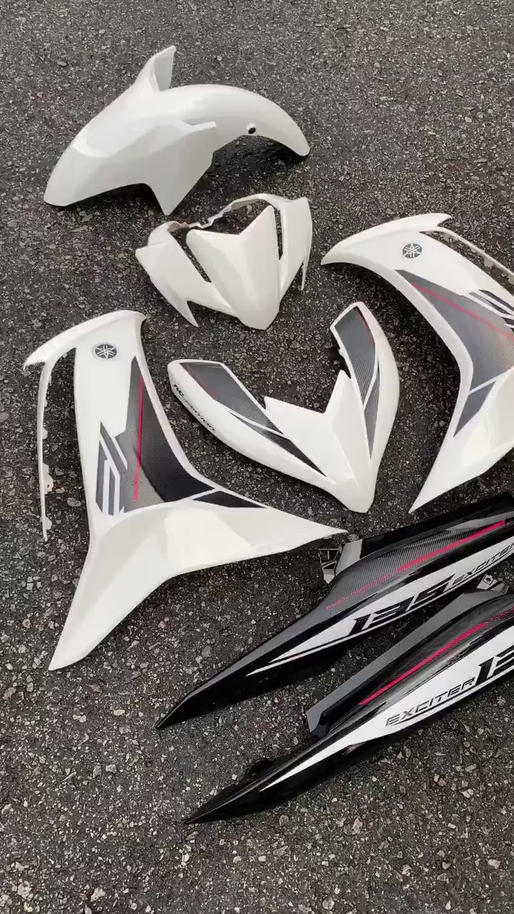 COVERSET BODYSET LC135 LC V8 RC WHITE BLACK FUEL INJECTION FI YAMAHA SIAP TANAM VELOZI ( L8-RC-3 )