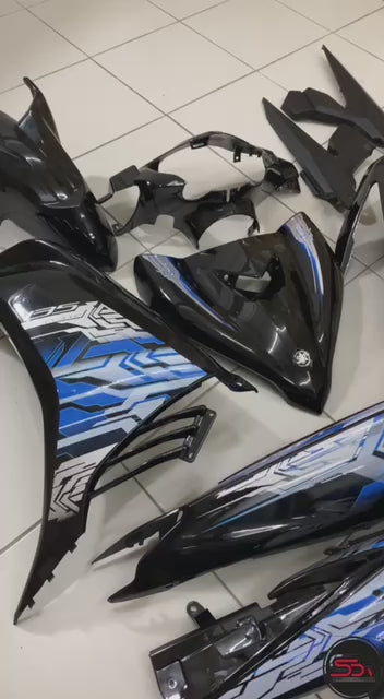 COVERSET YAMAHA LC LC135 V2 V3 V6 V7 HITAM KILAT FULL STRIPE HITAM BIRU ROBOT 9 BODYSET SIAP TAMPAL VELOZI DOCTOR 053